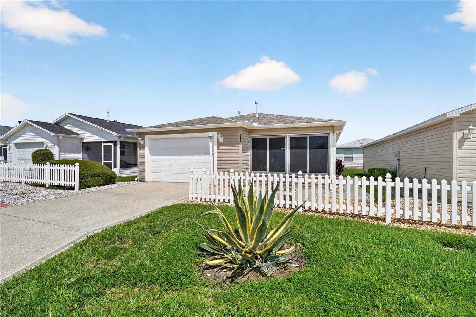 8214 Se 169th Palownia Loop Property Photo 1