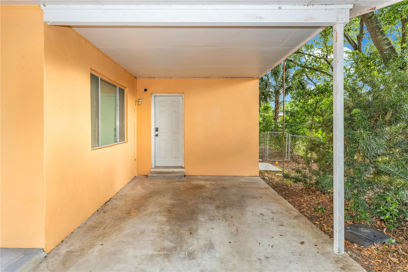 733 Hager St Property Photo 4