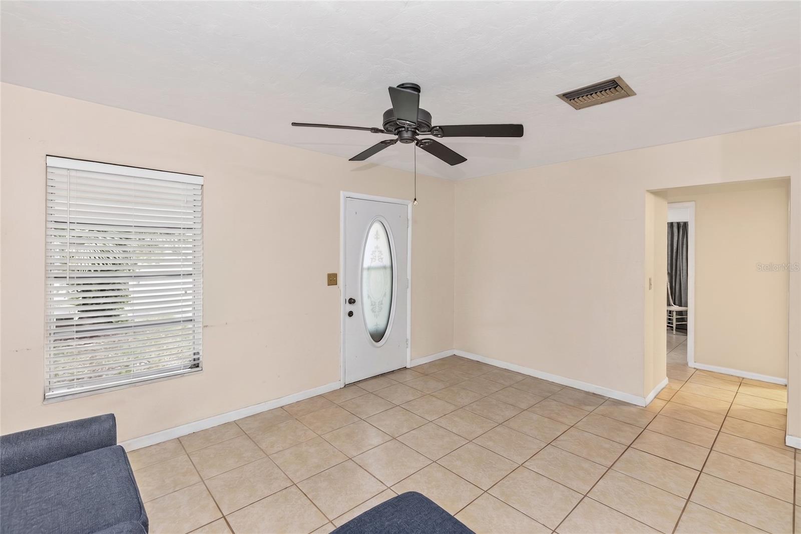 733 Hager St Property Photo 6