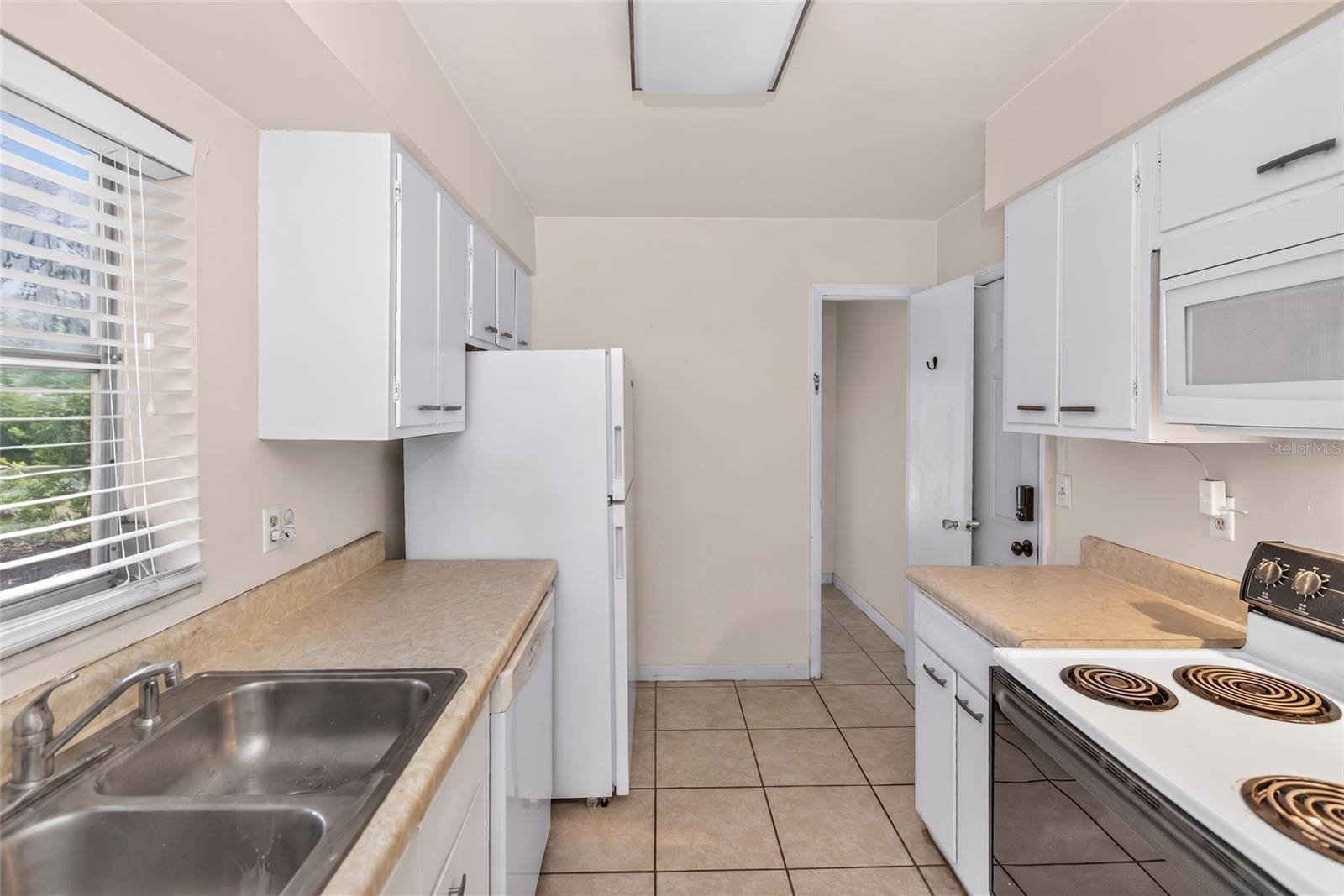 733 Hager St Property Photo 8