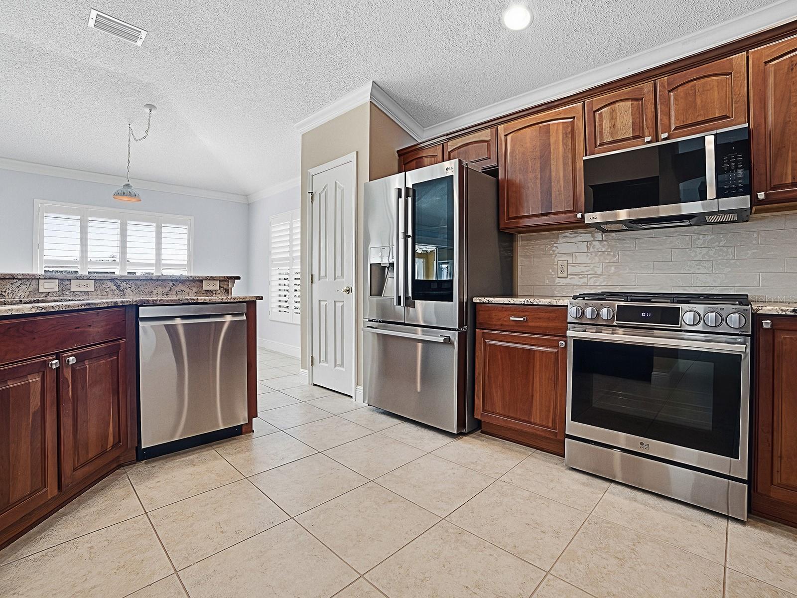 622 Maybank Loop Property Photo 9