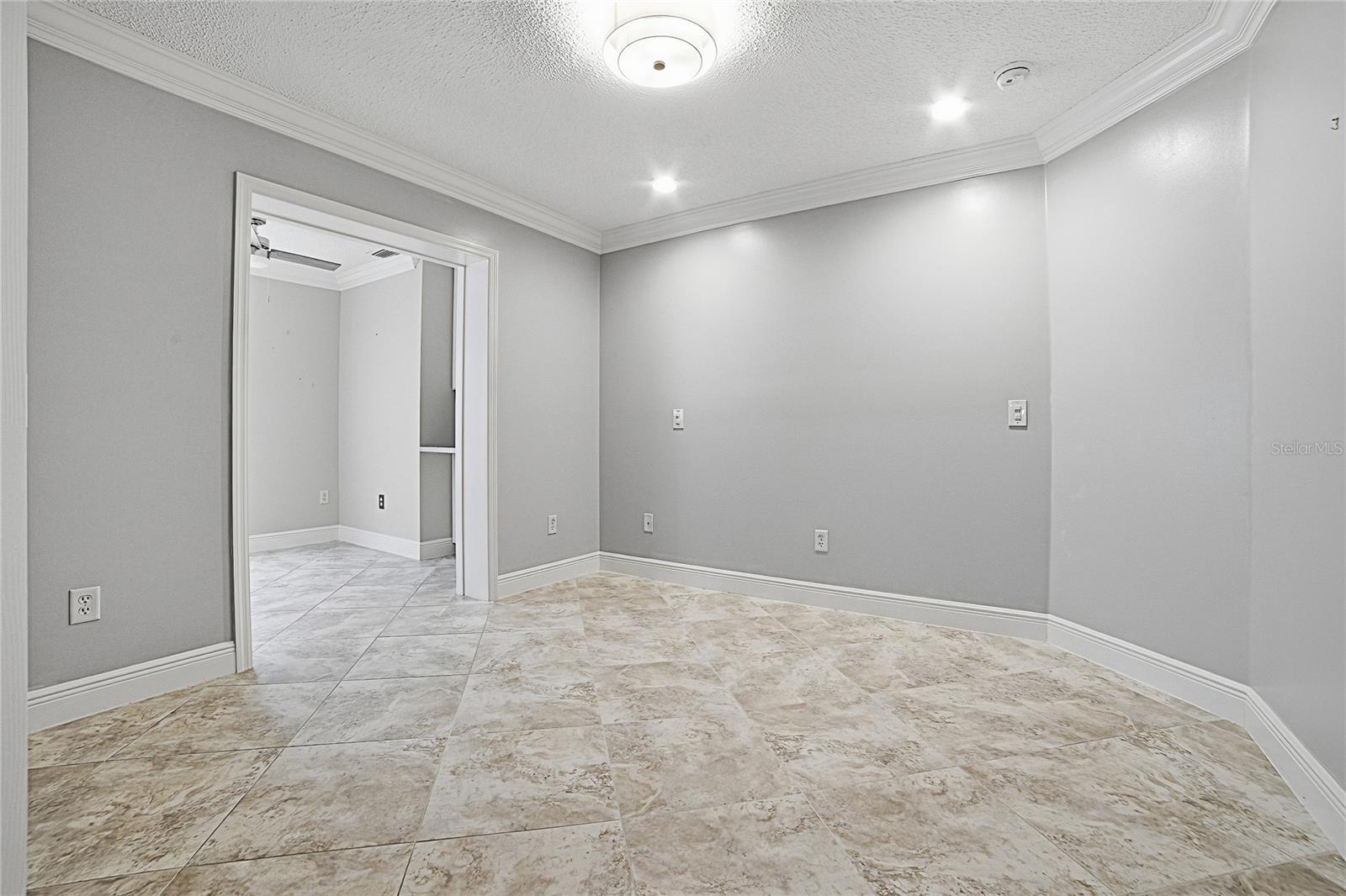 1130 Sayle St Property Photo 29