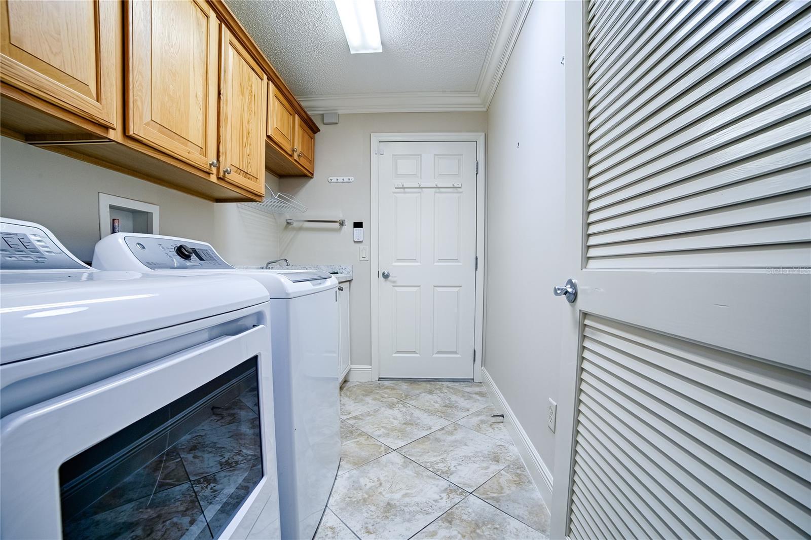 1130 Sayle St Property Photo 37