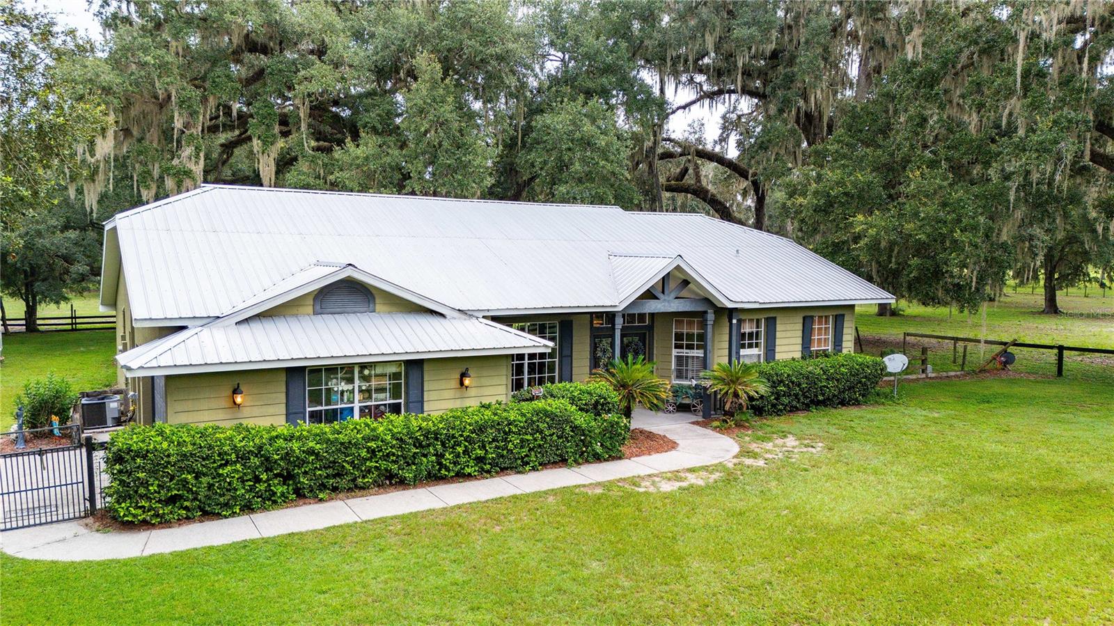 4457 Cr 542h Property Photo