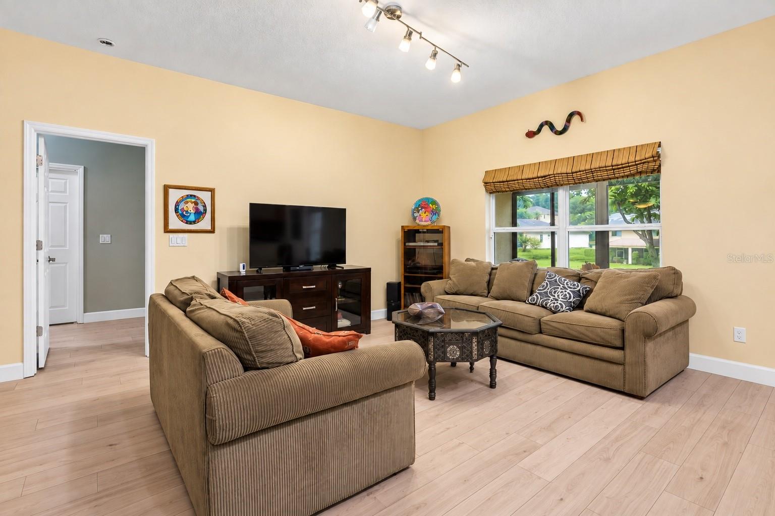 21707 Belgian Ct Property Photo 7