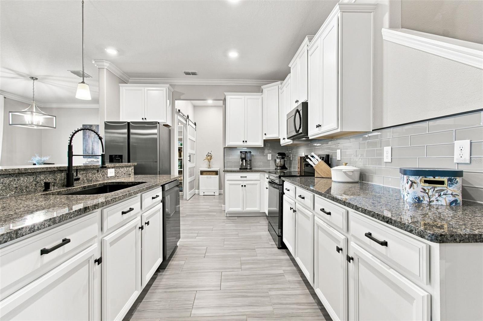 2213 Cerulean Sky Dr Property Photo 7