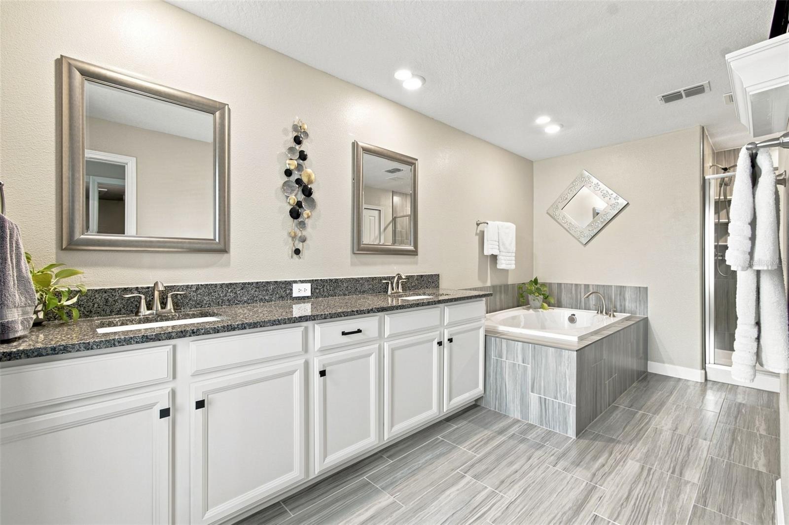 2213 Cerulean Sky Dr Property Photo 26