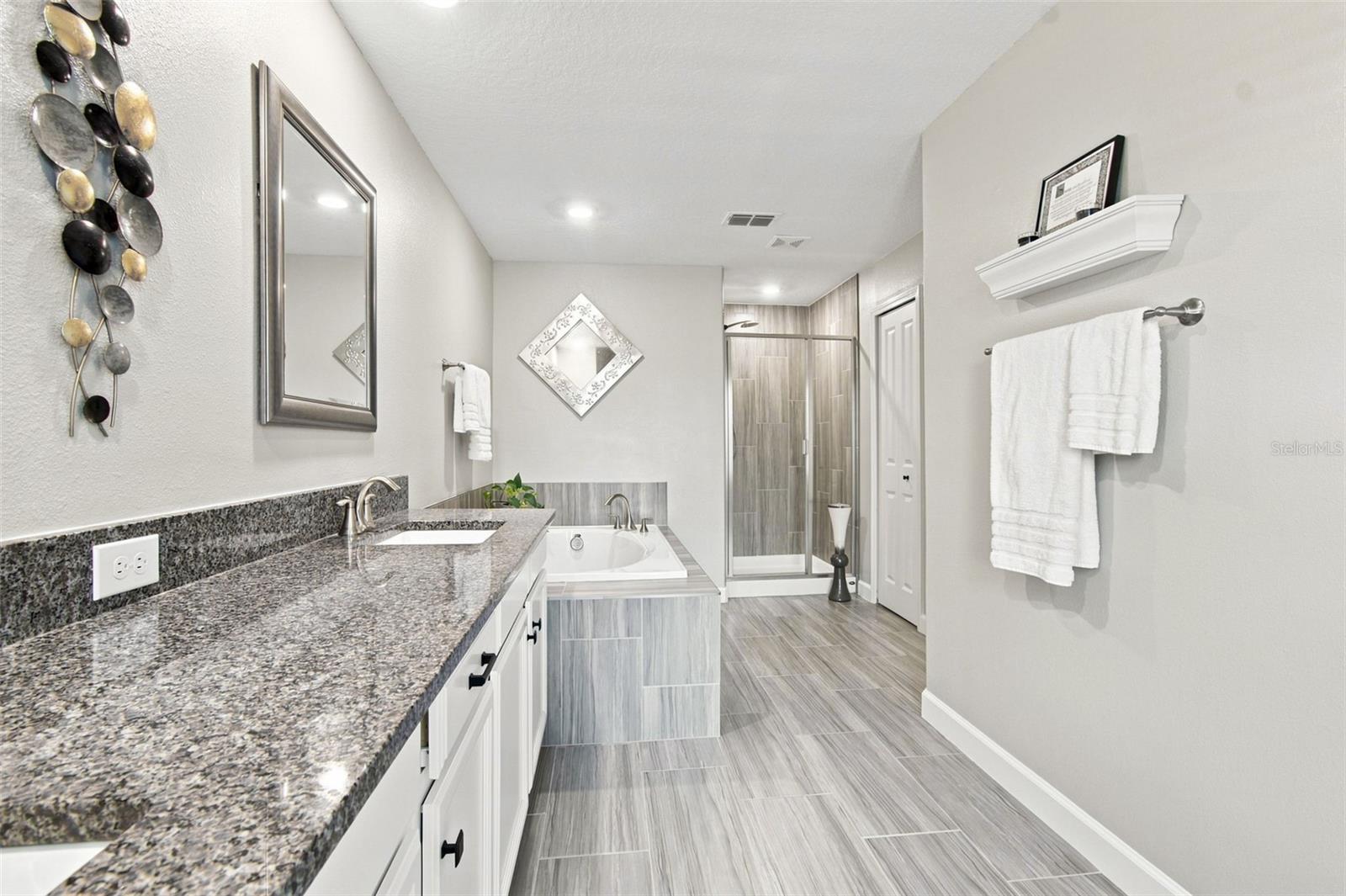 2213 Cerulean Sky Dr Property Photo 27