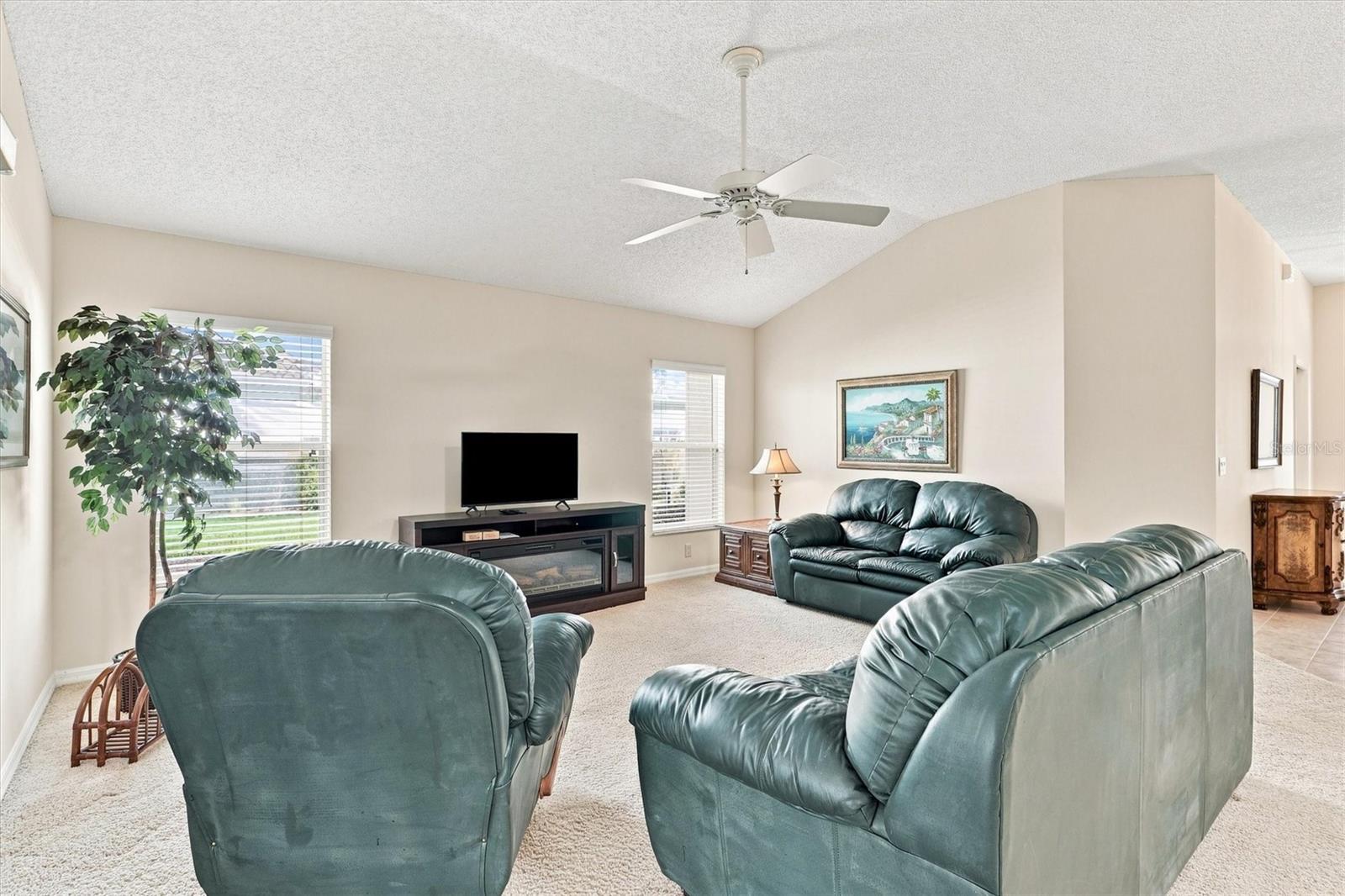 632 Winifred Way Property Photo 25