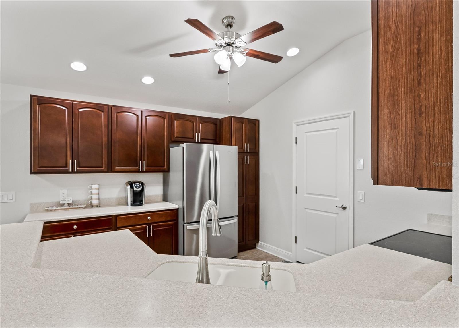 10038 Ketch Kay Ln Property Photo 17