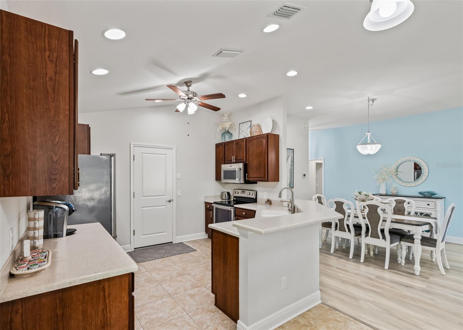 10038 Ketch Kay Ln Property Photo 18