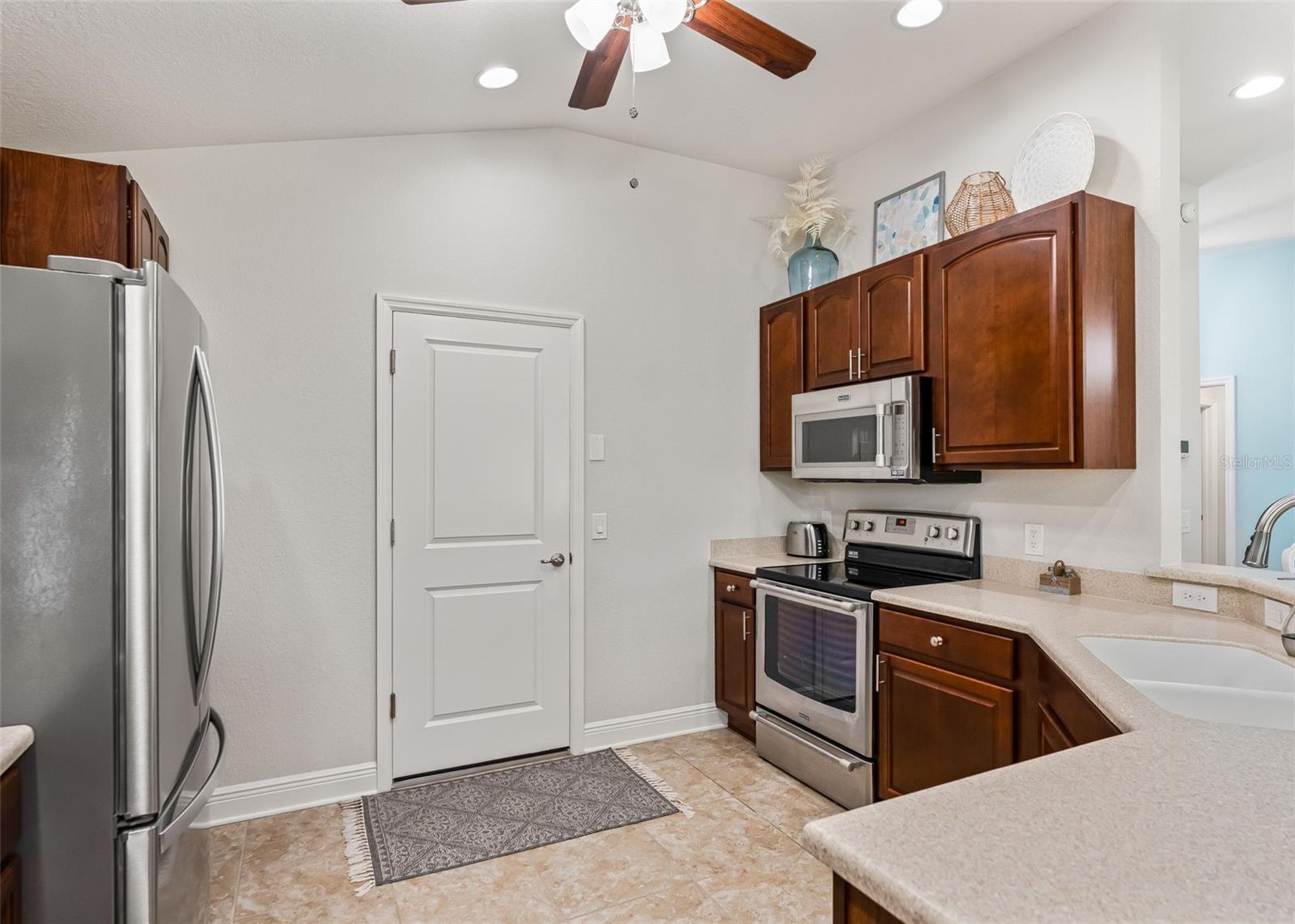 10038 Ketch Kay Ln Property Photo 19