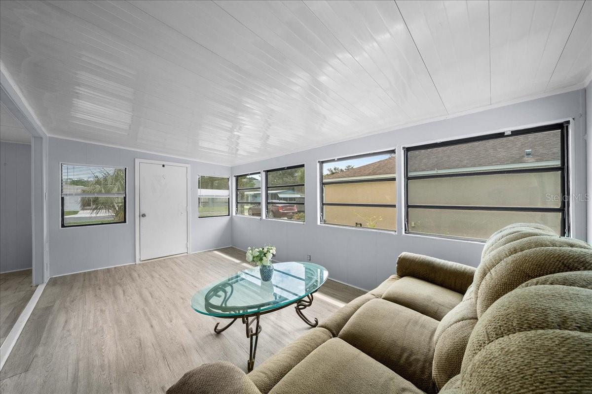 1314 Teakwood Ln Property Photo 4