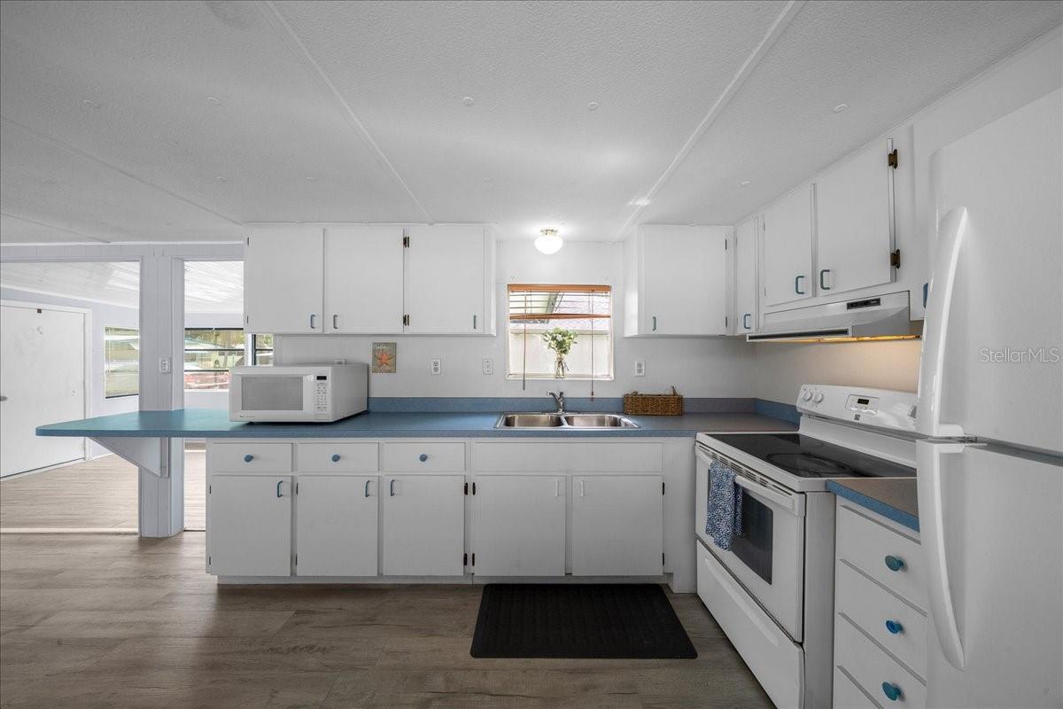 1314 Teakwood Ln Property Photo 10