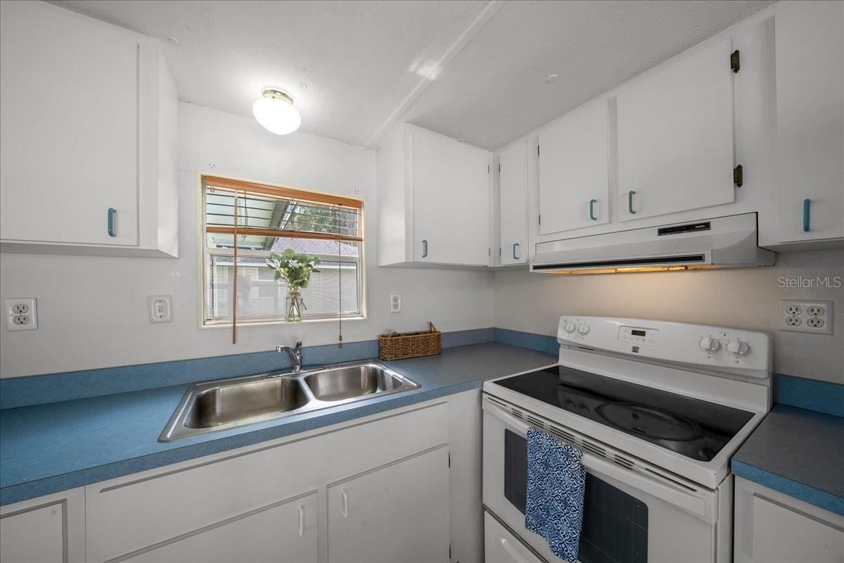 1314 Teakwood Ln Property Photo 12
