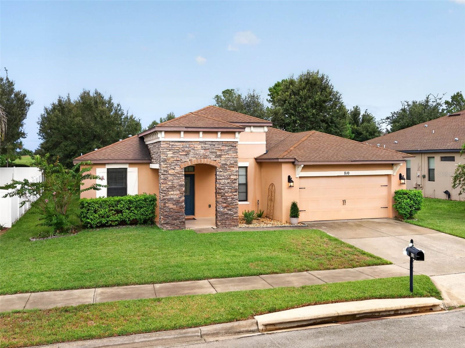 810 Woods Landing Dr Property Photo 3