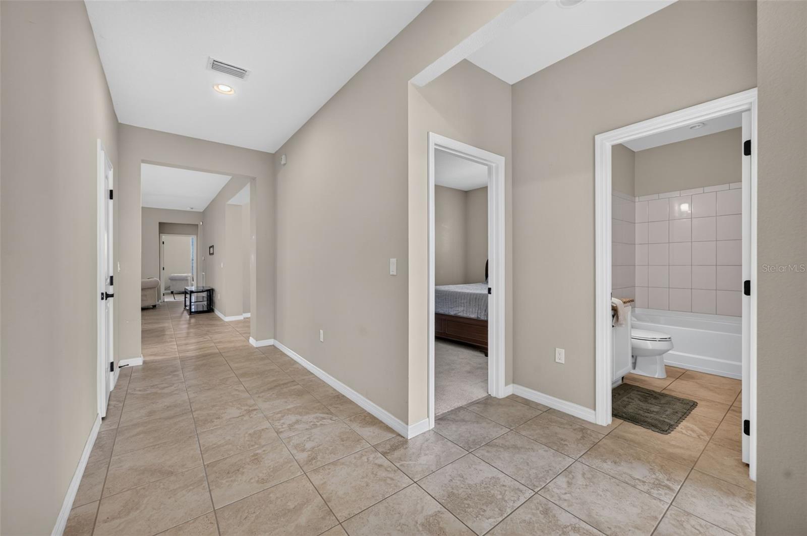 306 Alcove Dr Property Photo 5
