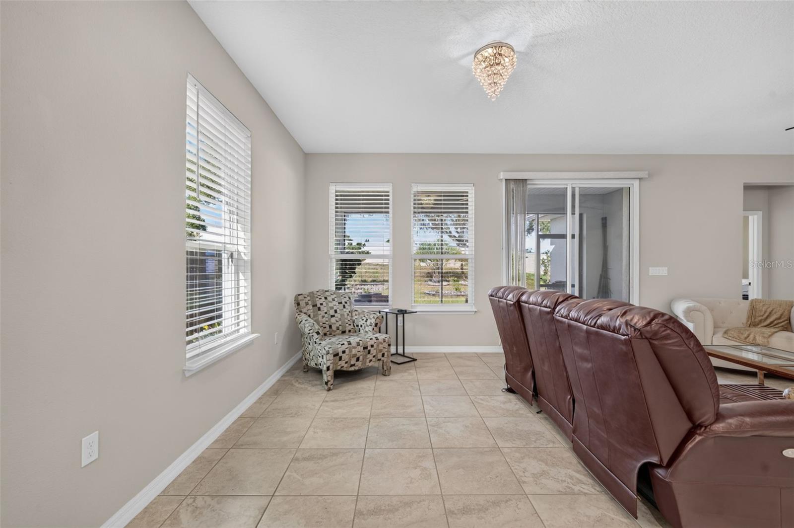 306 Alcove Dr Property Photo 9