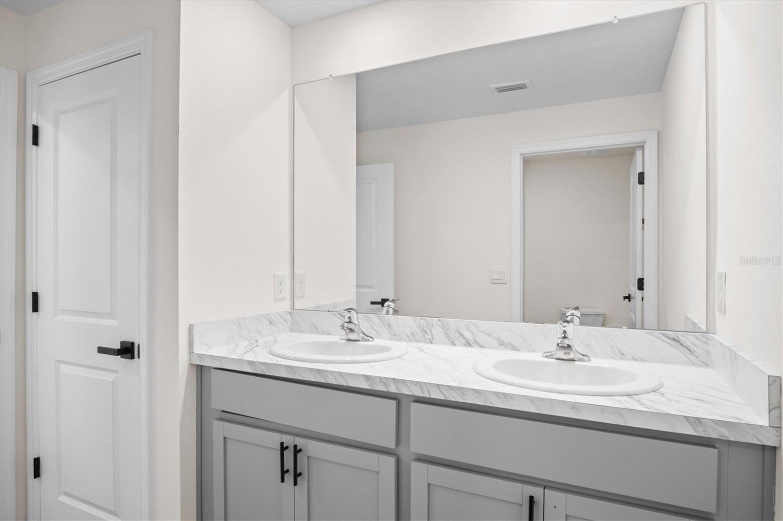 8673 Triumph Cir Property Photo 29