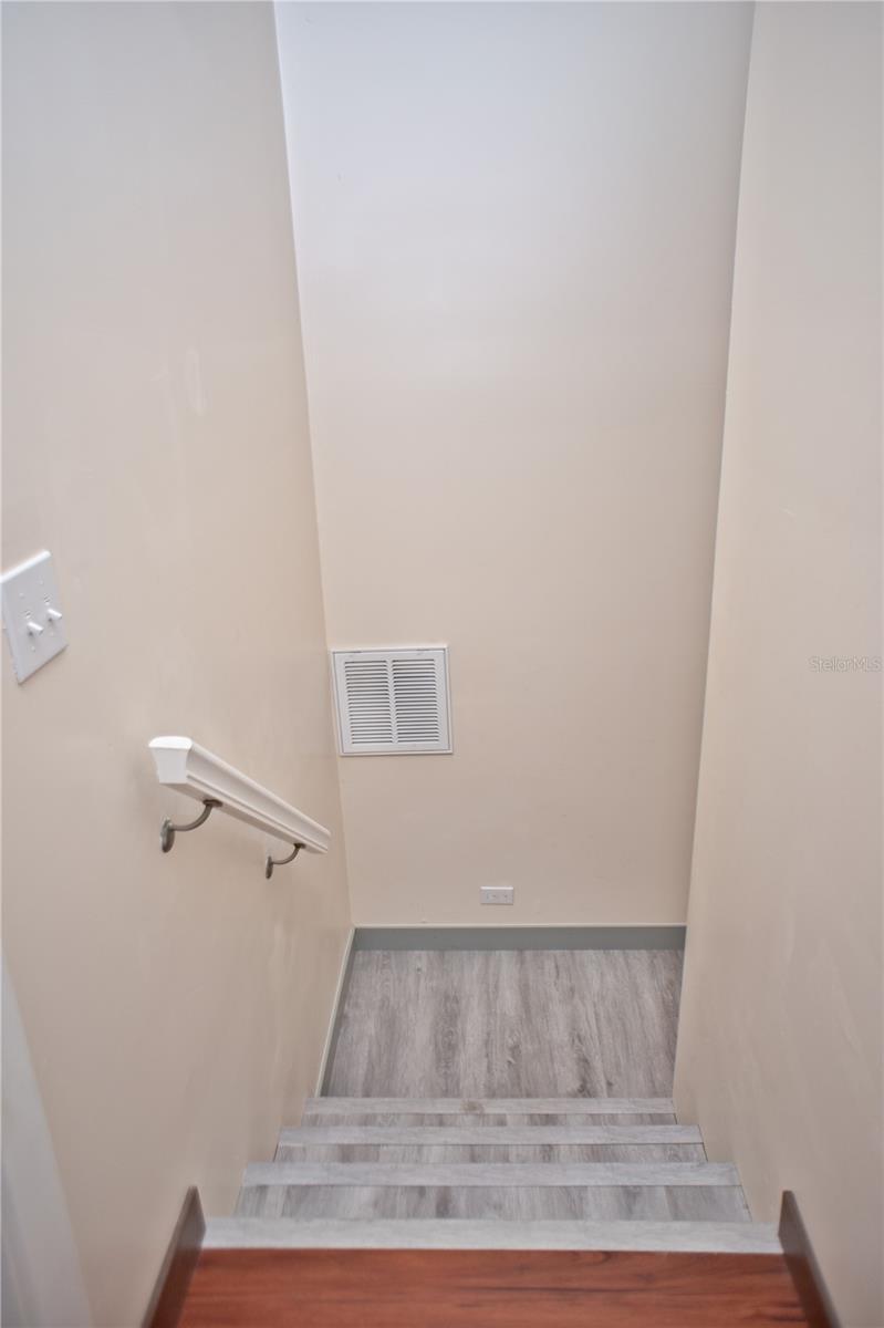 402 E Maple St Property Photo 25
