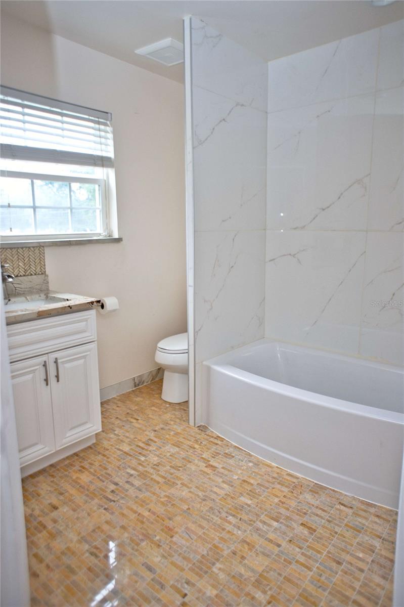 402 E Maple St Property Photo 61