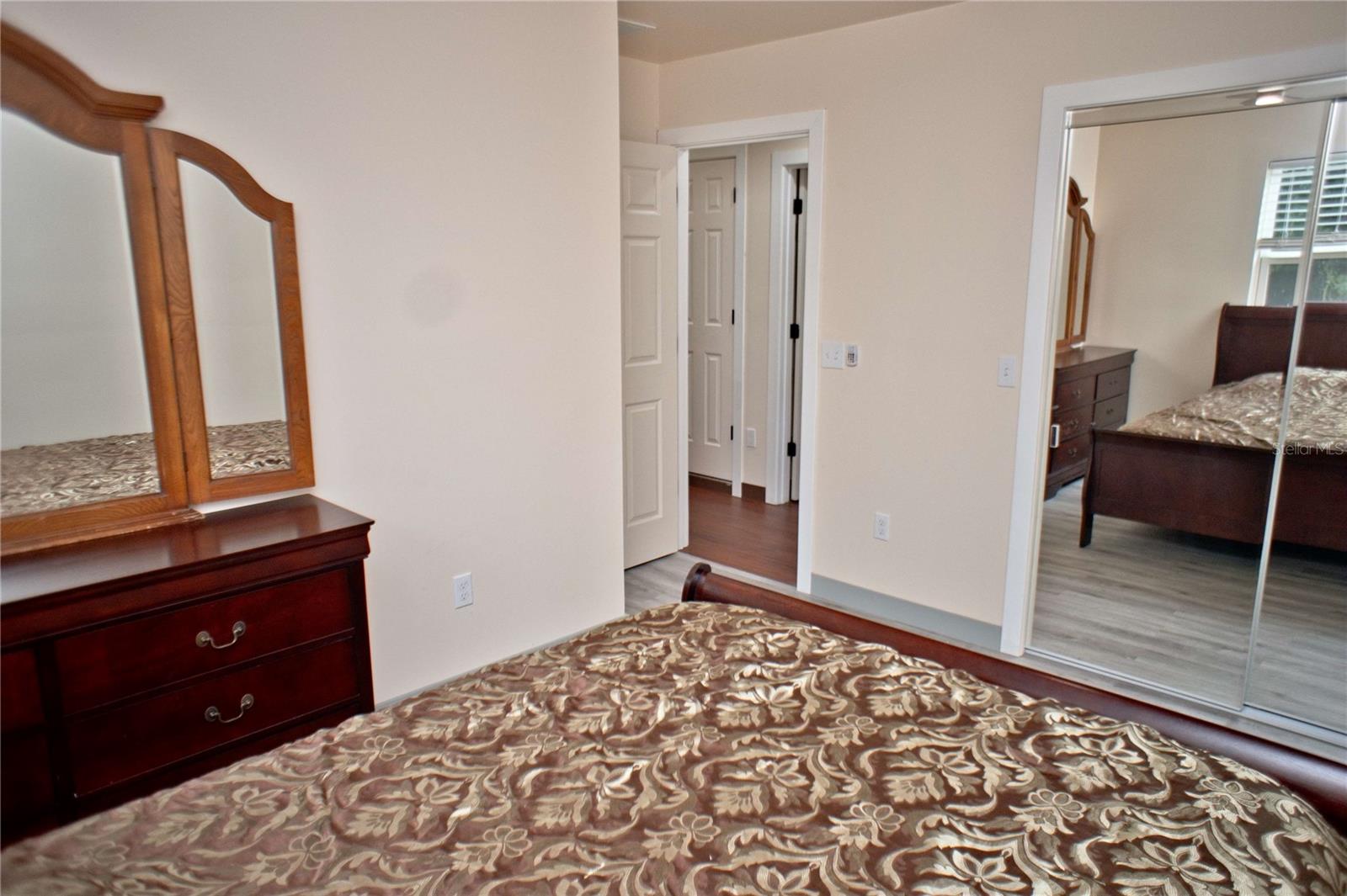 402 E Maple St Property Photo 68