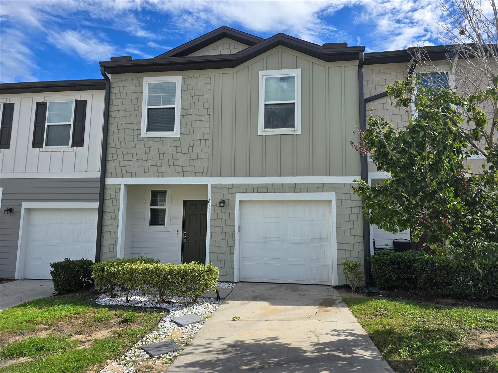 811 GRANDIN ST Property Photo 1