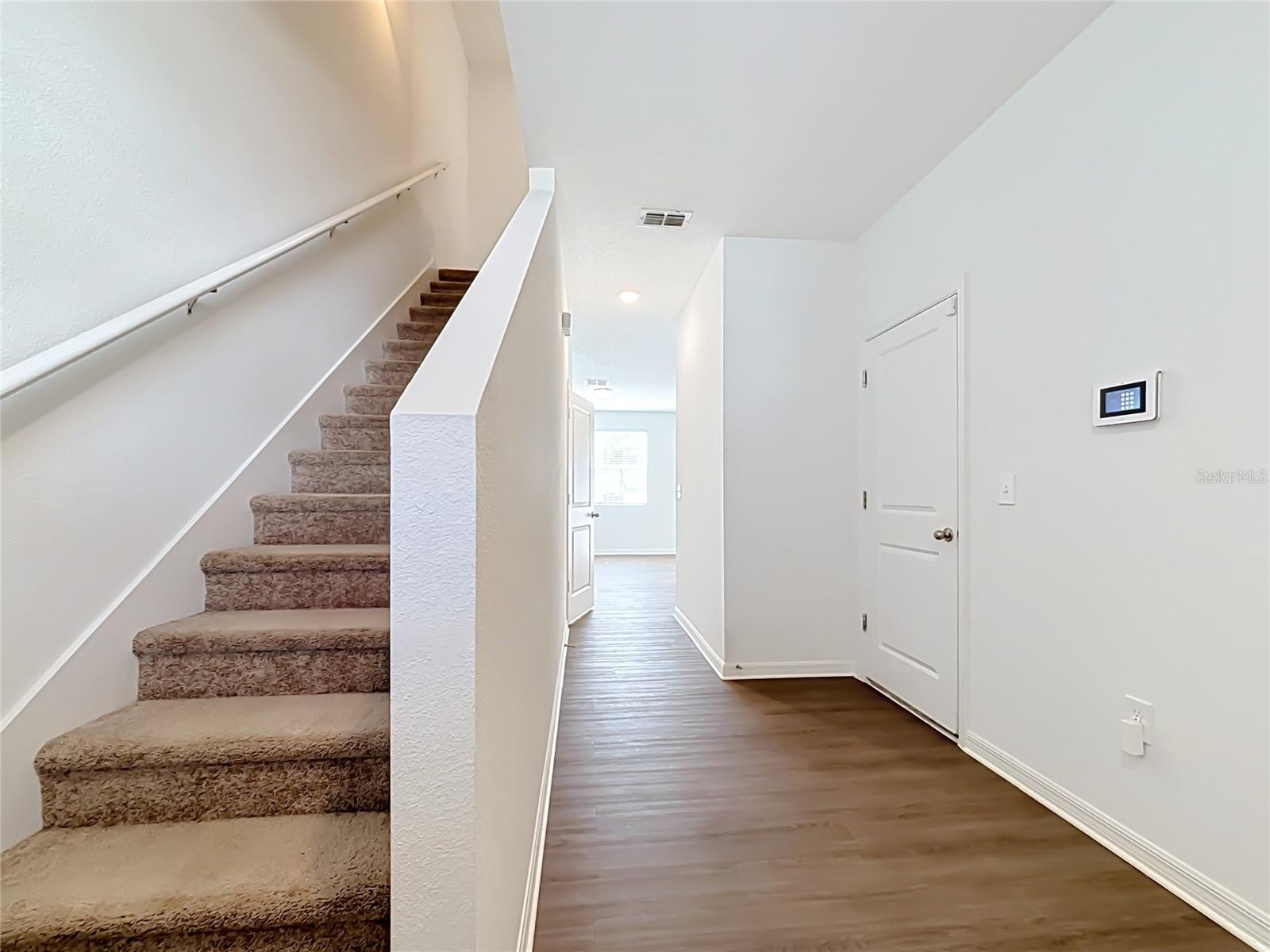 811 Grandin St Property Photo 5