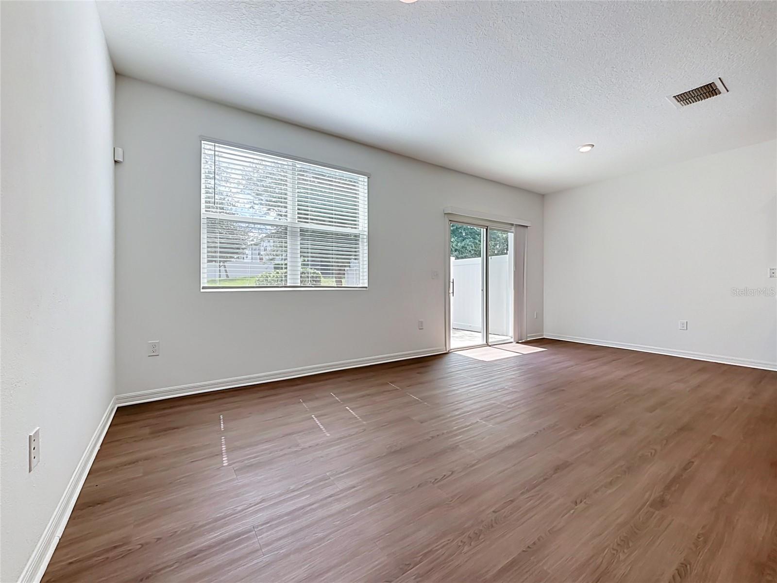 811 Grandin St Property Photo 6