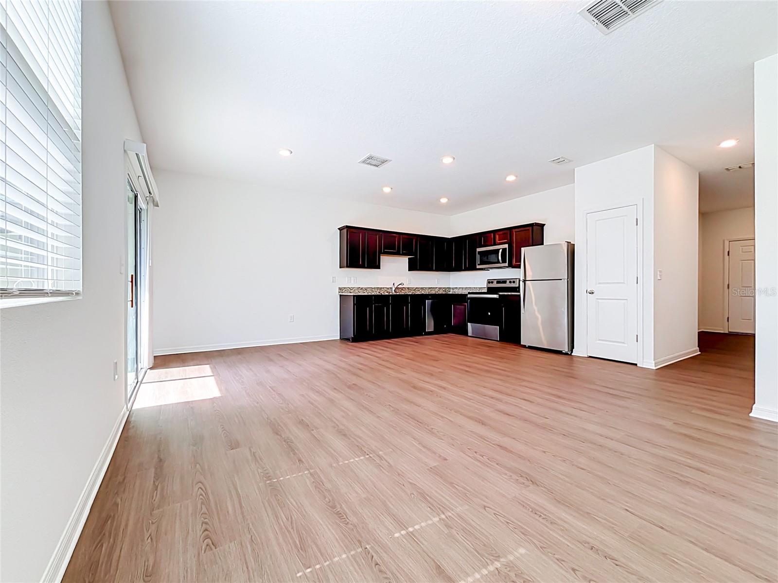 811 Grandin St Property Photo 7