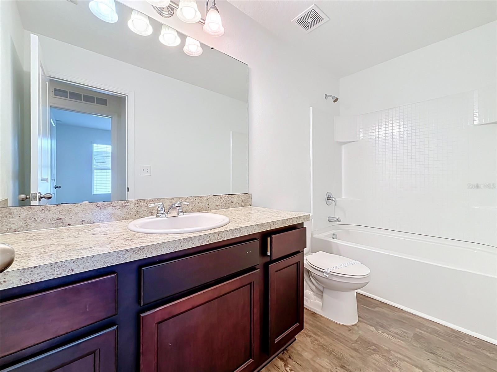 811 Grandin St Property Photo 24
