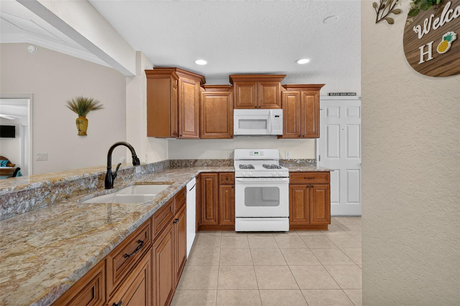 1869 Scarboro Ct Property Photo 8