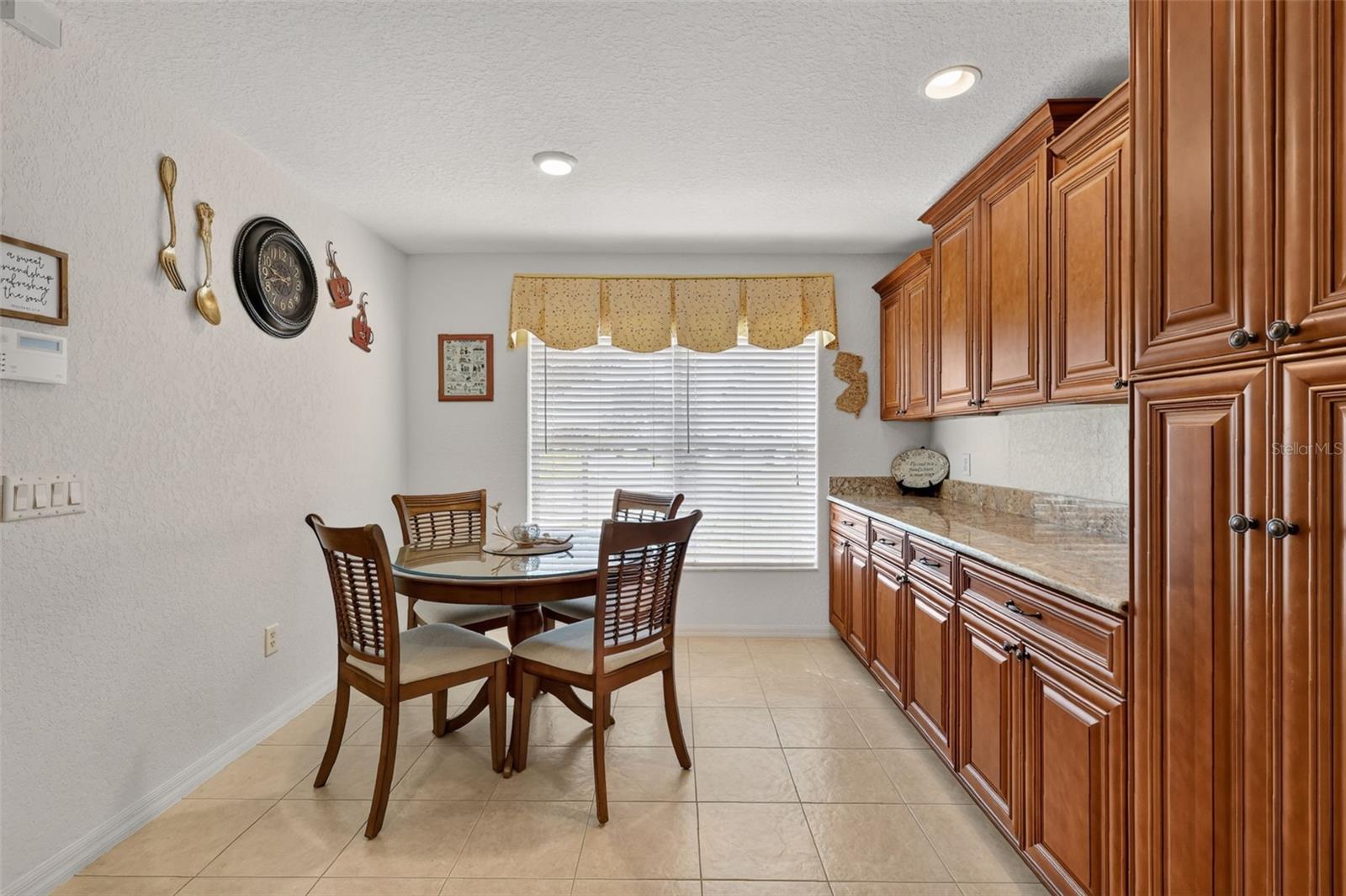 1869 Scarboro Ct Property Photo 12