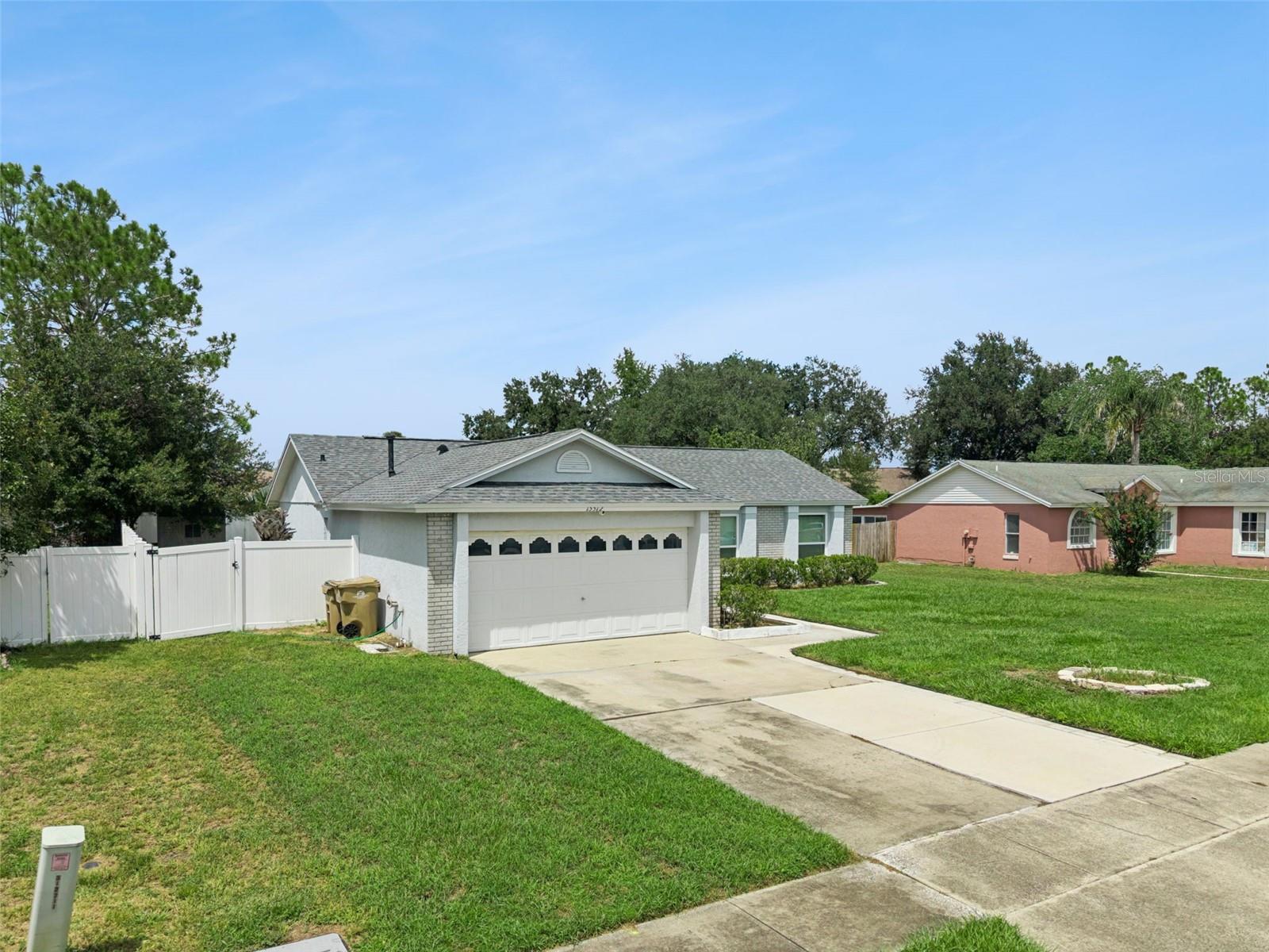 15512 Hidden Lake Cir Property Photo 2