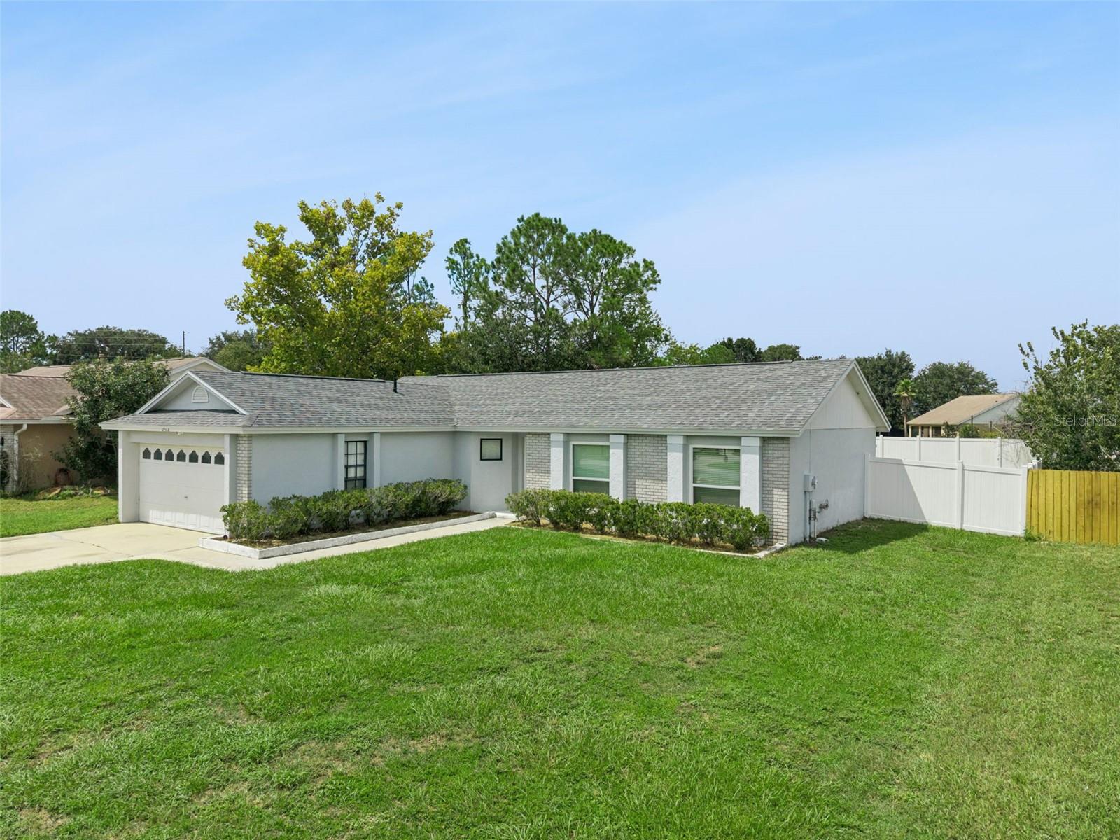 15512 Hidden Lake Cir Property Photo 3