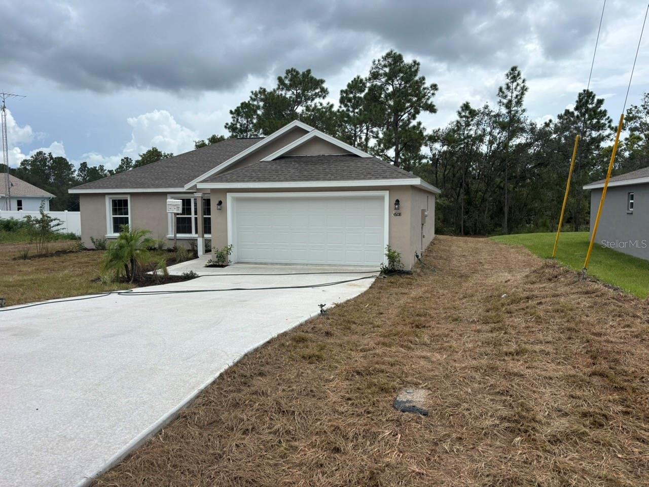 2608 W Arbutus Dr Property Photo 3