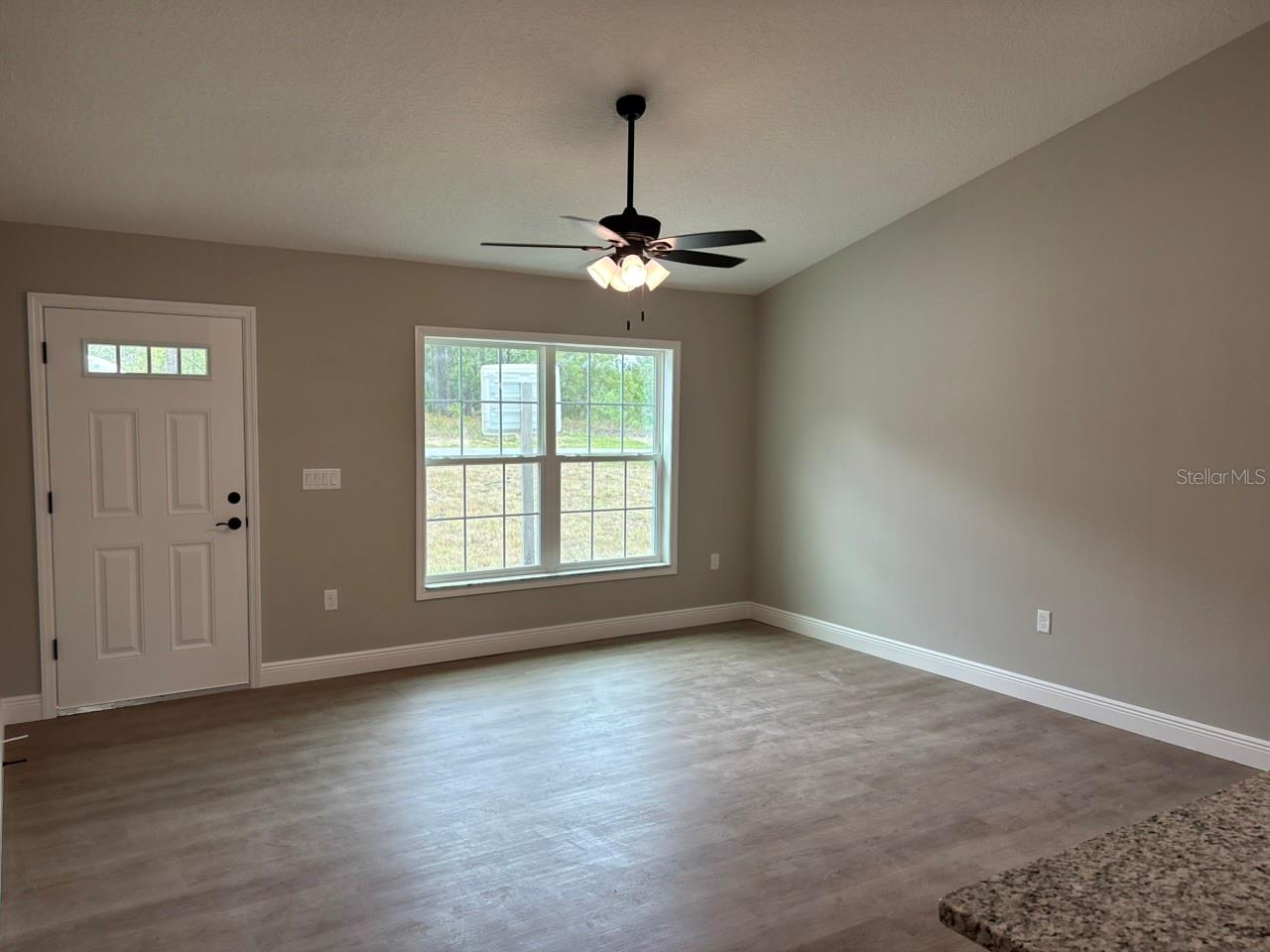 2608 W Arbutus Dr Property Photo 8