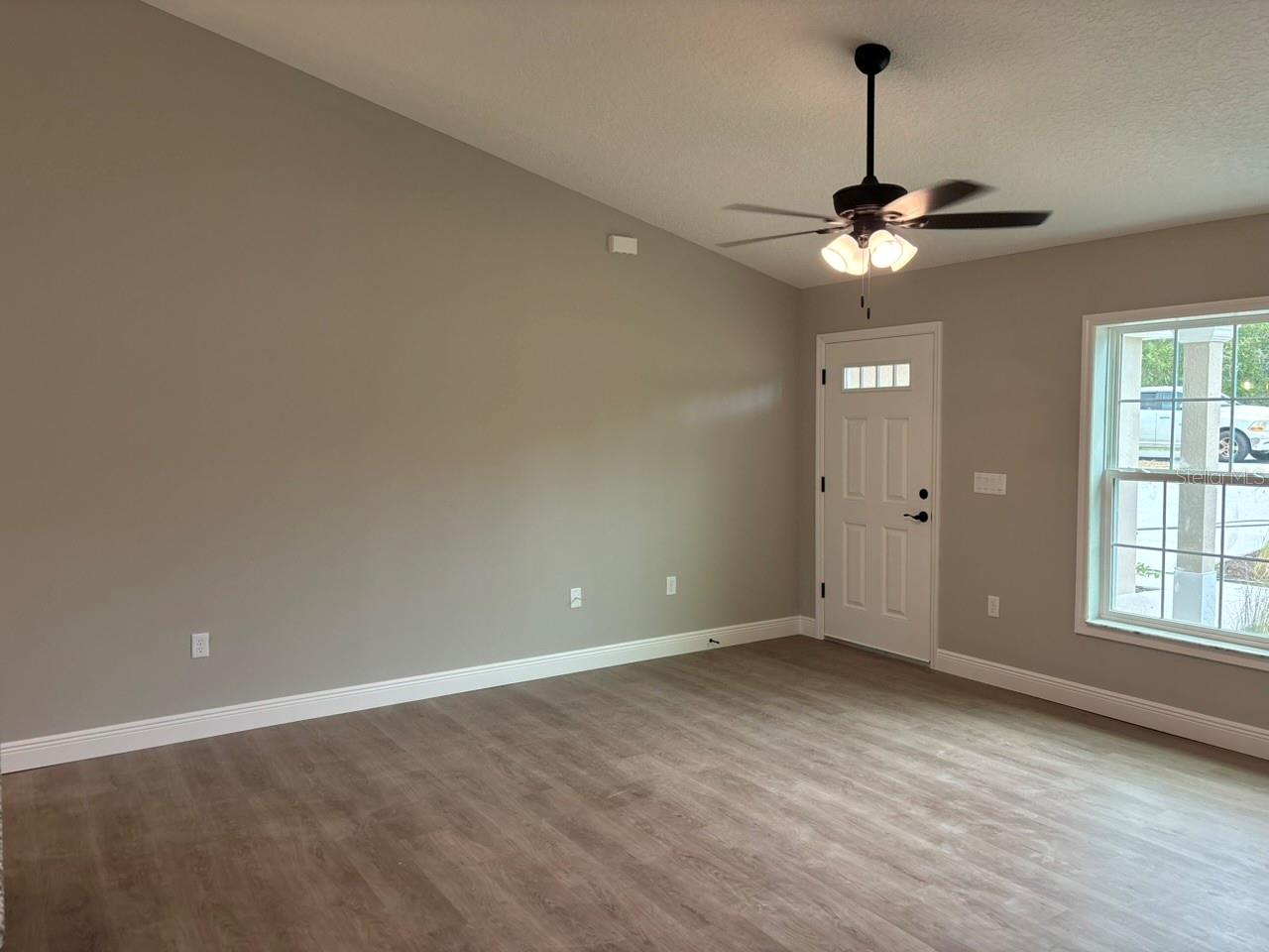 2608 W Arbutus Dr Property Photo 9