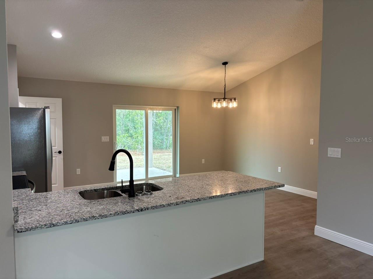 2608 W Arbutus Dr Property Photo 11