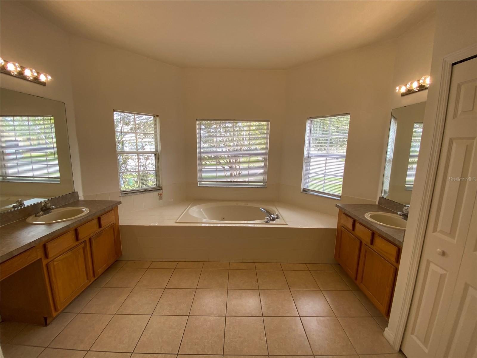 2911 Sweetspire Cir Property Photo 18