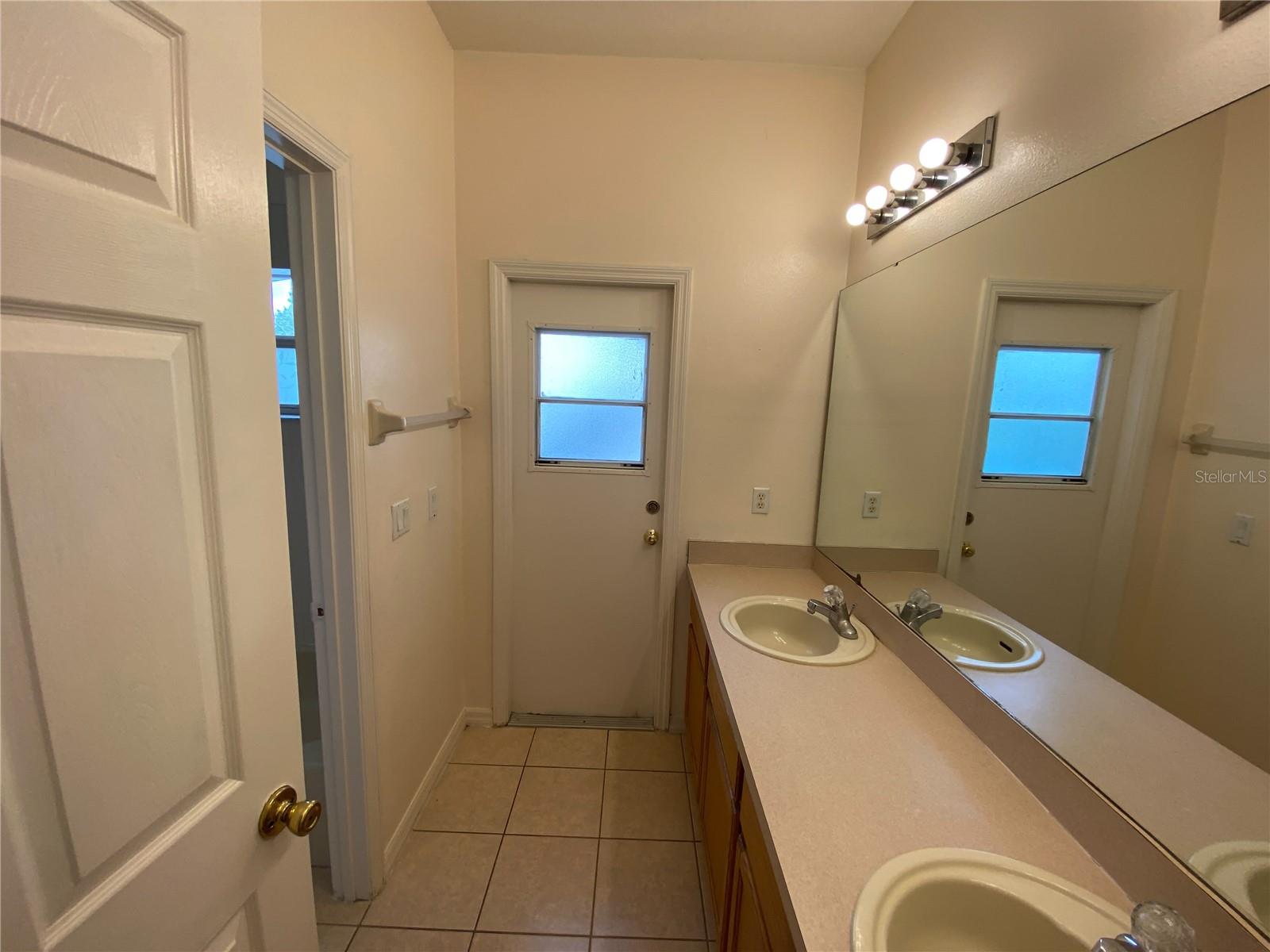 2911 Sweetspire Cir Property Photo 28