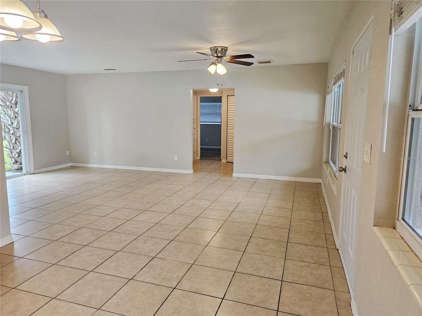 409 Kerry Dr Property Photo 6