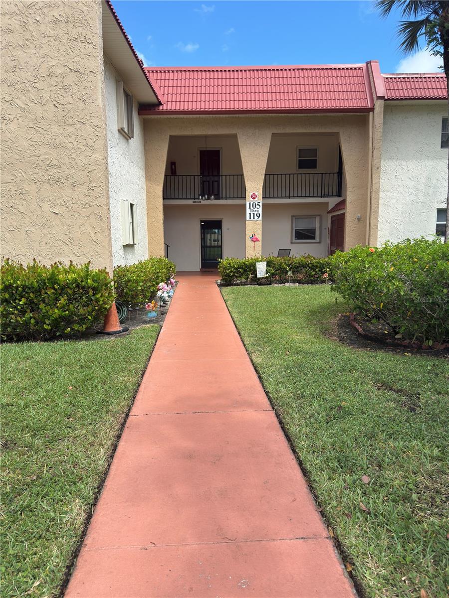 107 Lake Evelyn Dr #107 Property Photo 1