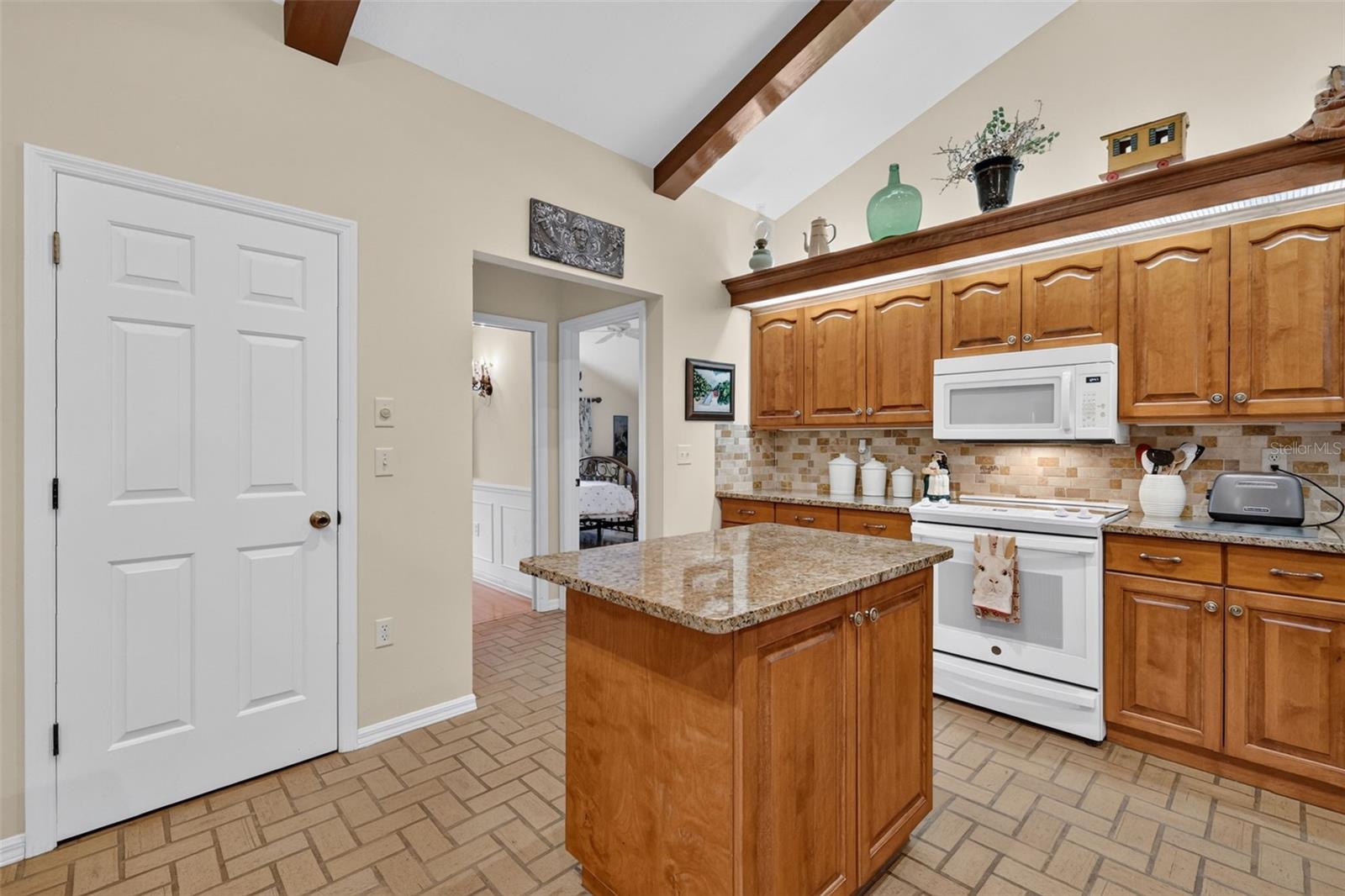 3081 Lakeshore Dr Property Photo 26