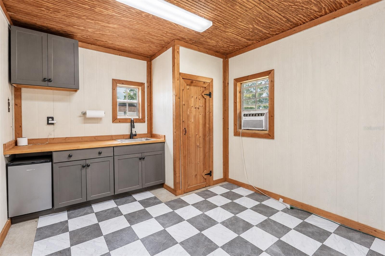 10900 Island Grove Rd Property Photo 11