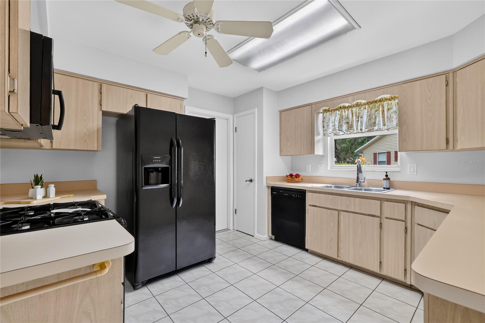 822 Dundee Cir Property Photo 10