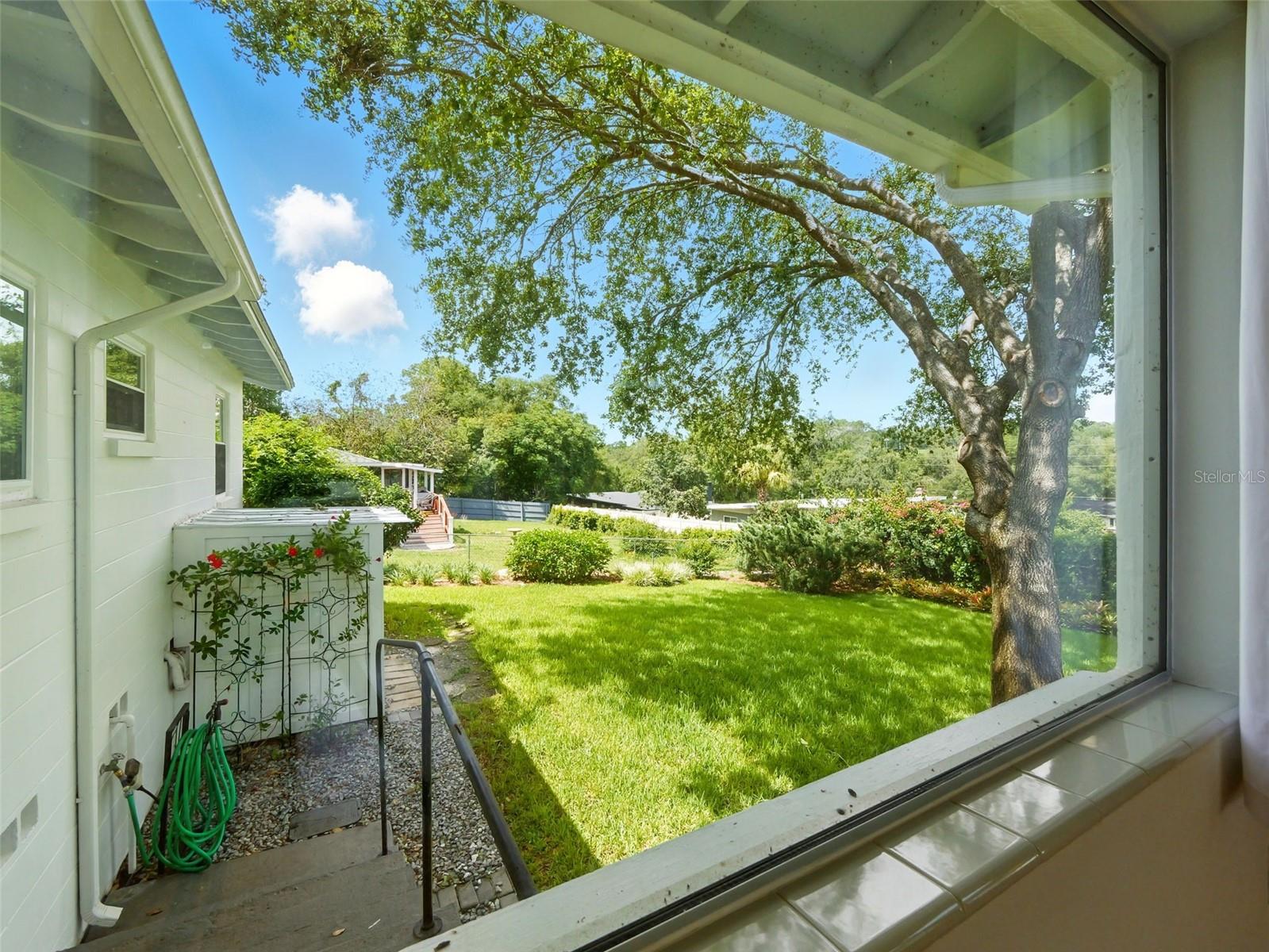 1426 Crestview Dr Property Photo 8