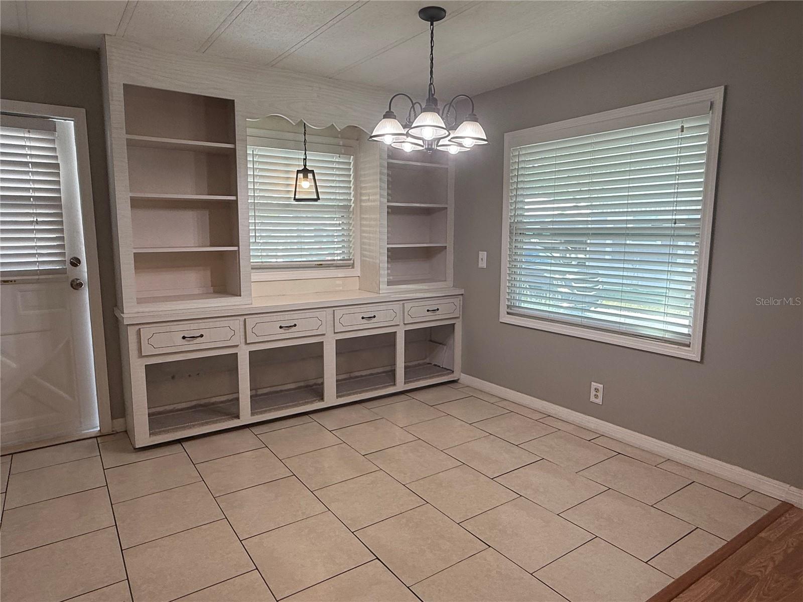 758 Royal Palm Cir Property Photo 7