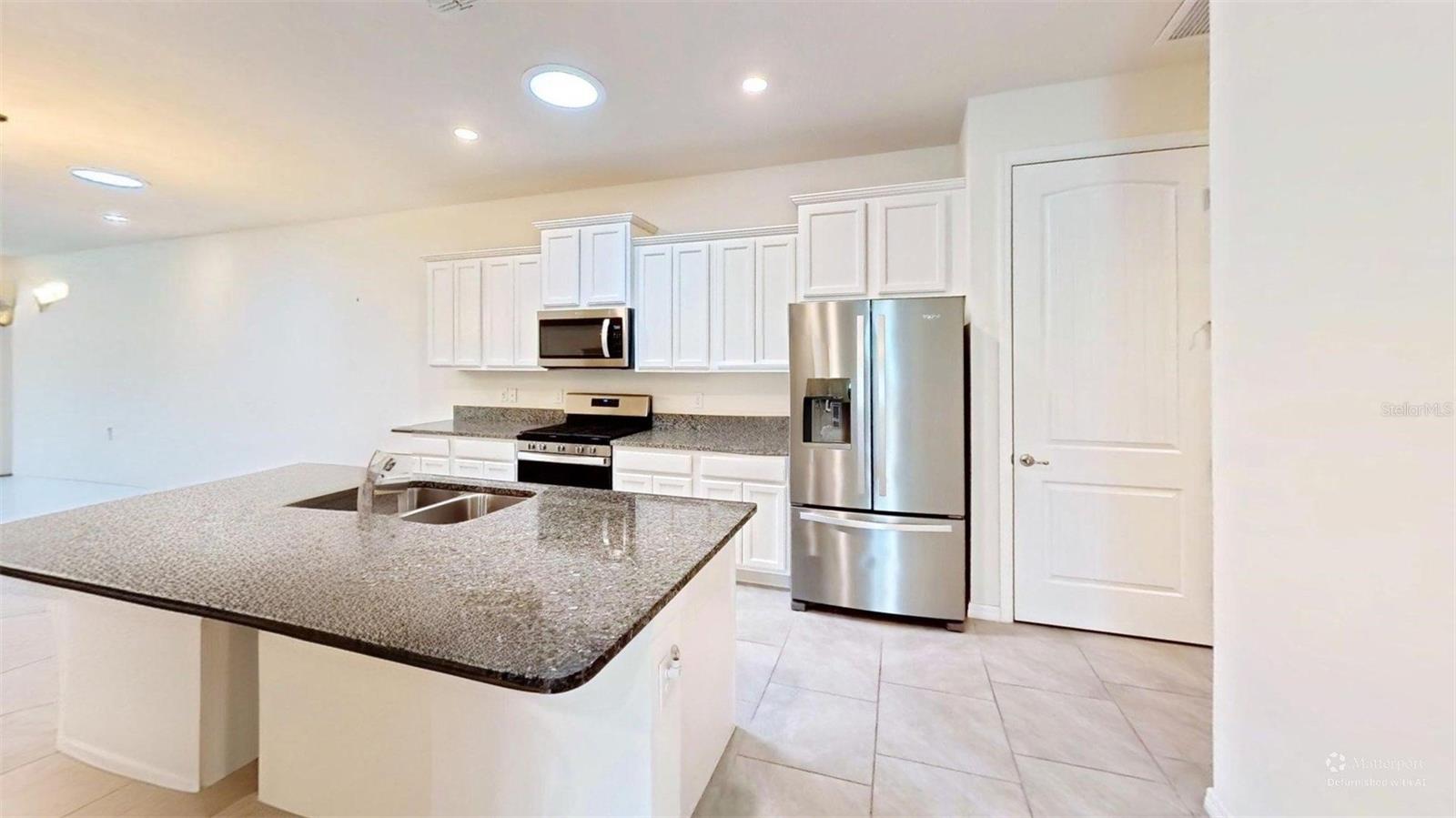 29229 Armoyan Blvd Property Photo 10
