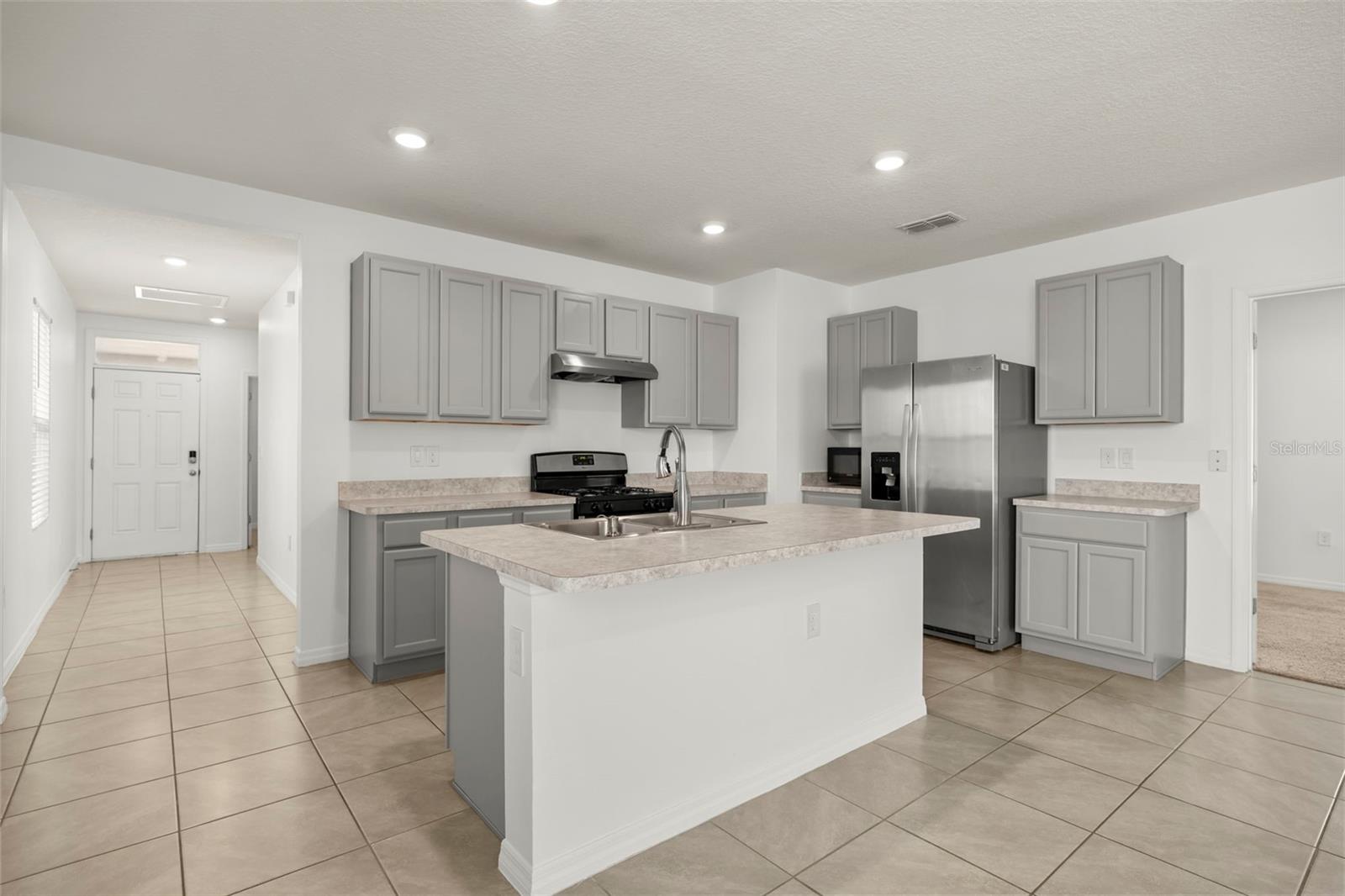3658 Caspian St Property Photo 4